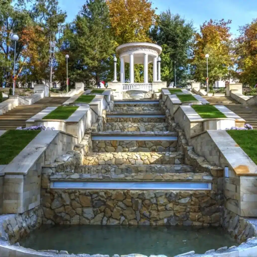 Valea Morilor Park & Lakeside Area