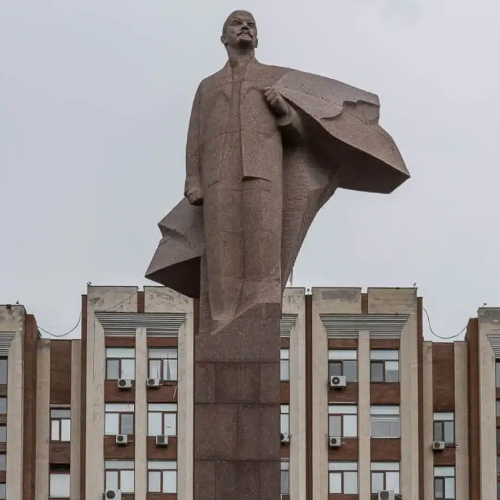 Supreme Soviet Building & Lenin Statue